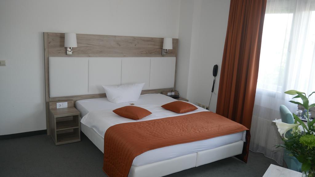 Komfort Hotel Людвигсбург Экстерьер фото